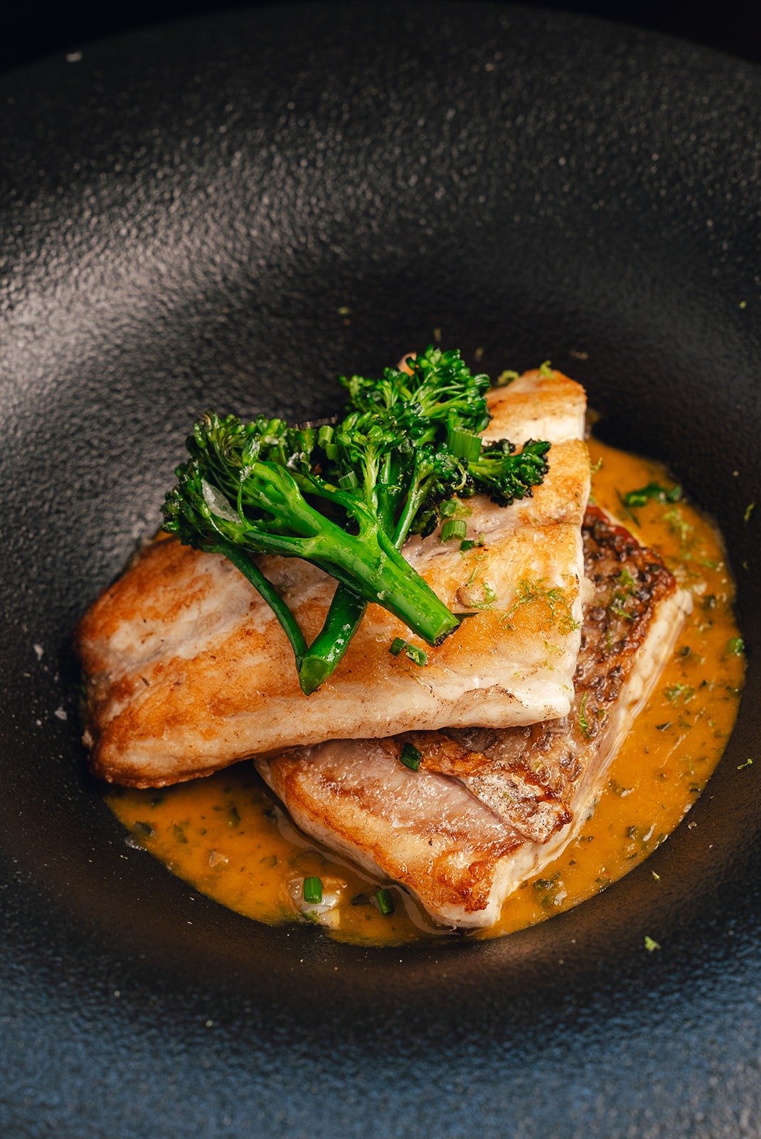 Lubina a la Brasa al Curry Amarillo